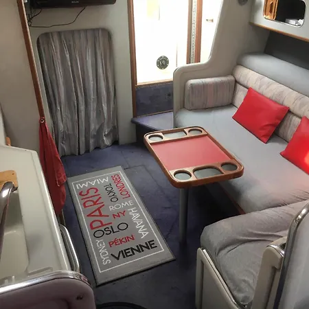 Hotel en barco Sejour De Reve Avec Parking Inclus *